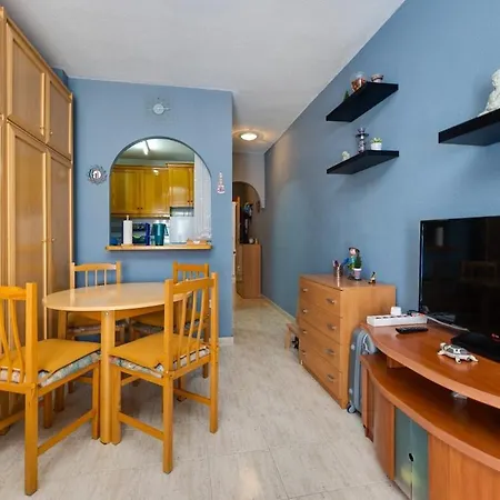 Spacious Studio, Terrace, Pool, Elevator, Beaches 아파트